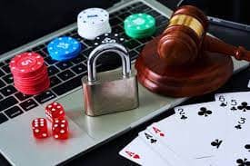 Studio kasino langsung kingkongtoto dengan meja roulette dan dealer profesional